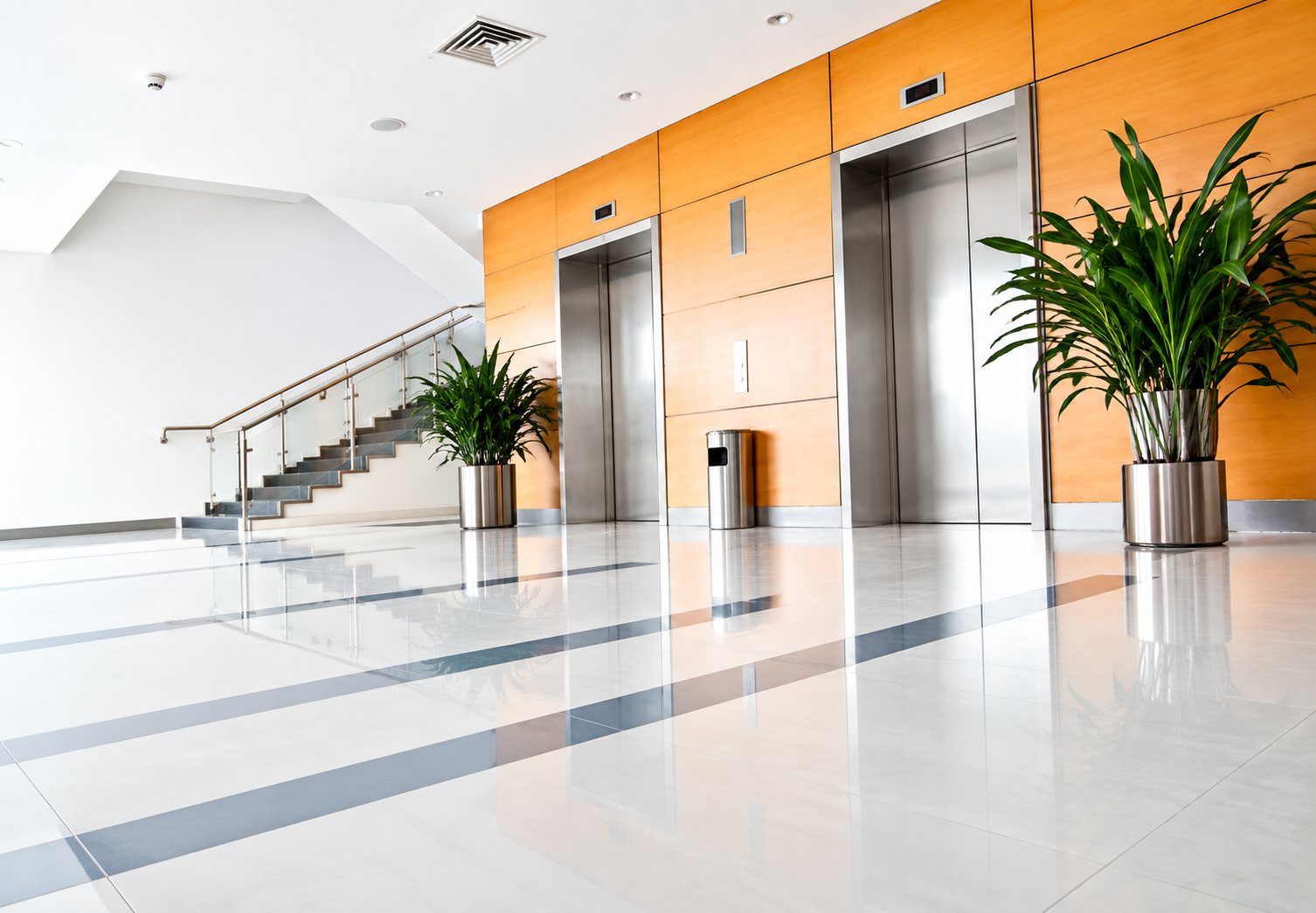 Portes d’ascenseur en inox du hall