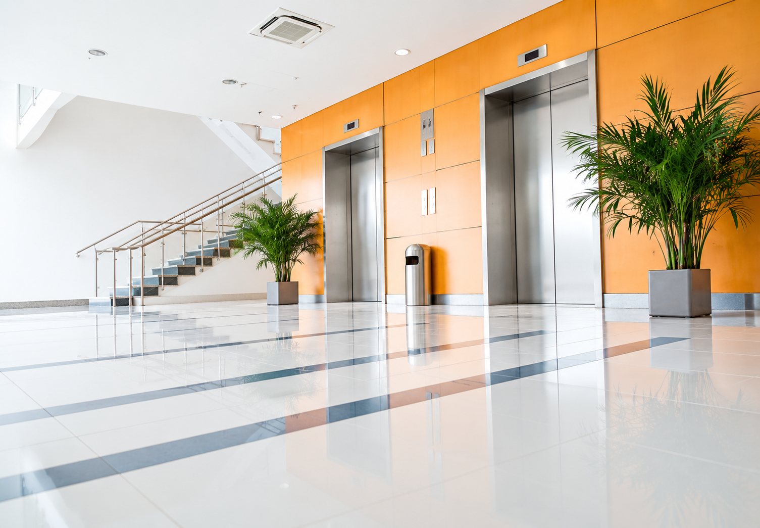 Hall d’entrée vu en contre-plongée (vue 24)